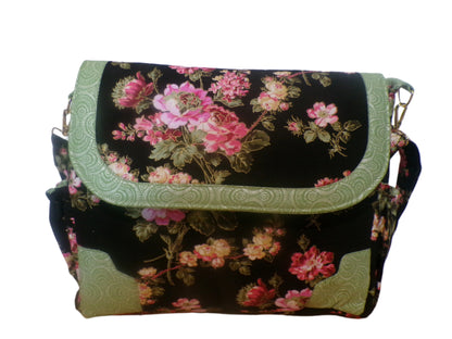Precious Roses Messenger Knox Bag