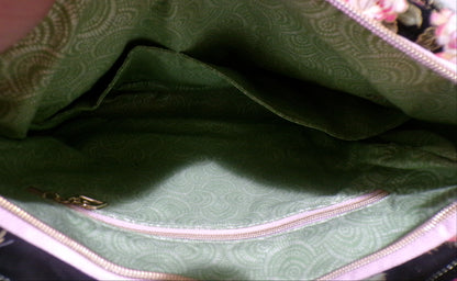 Precious Roses Messenger Knox Bag